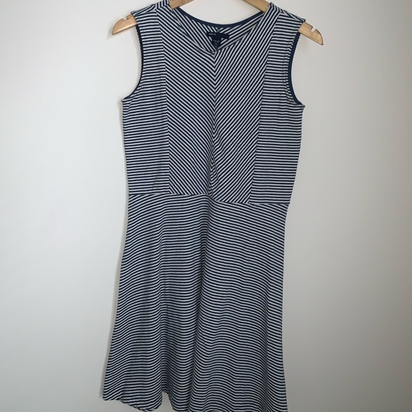Simple Day Dress - Picture 1 of 2
